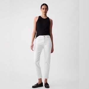 NWT! GAP Optic White Mid Rise Girlfriend Jeans - Size 4 Tall 🩵